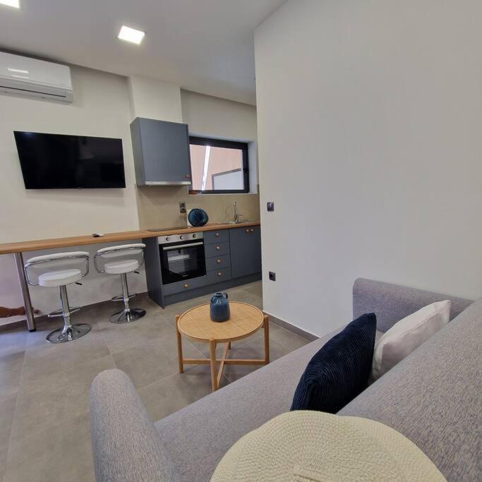 Farisma - Bright And Central Apt In Kalamata Zewnętrze zdjęcie